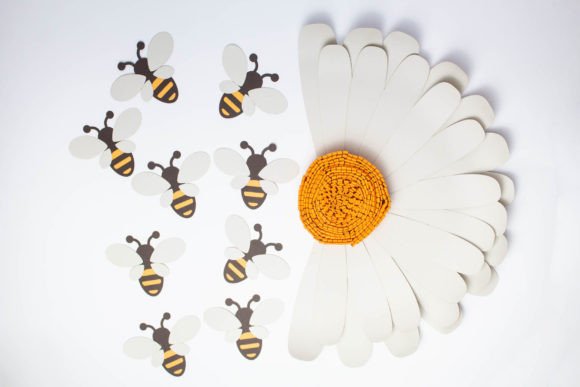 Bee-Kissed Paper Daisy SVG Frame Accent